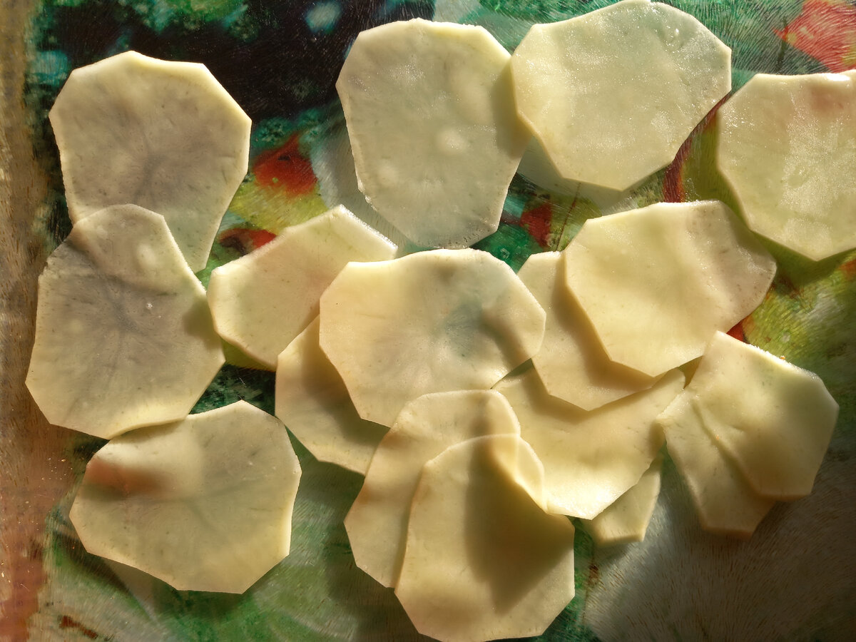 Картофельные чипсы: При чём тут сковородка из чугуна. Беру картошку, масло и укропчик