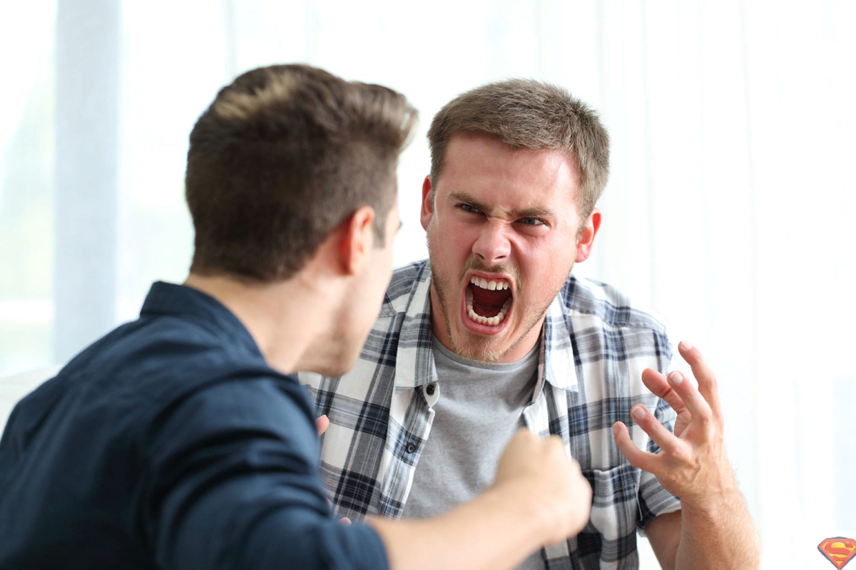 Мужчины стали агрессивней. Агрессия. Агрессивный человек. Мужчины спорят. Агрессивный мужчина.