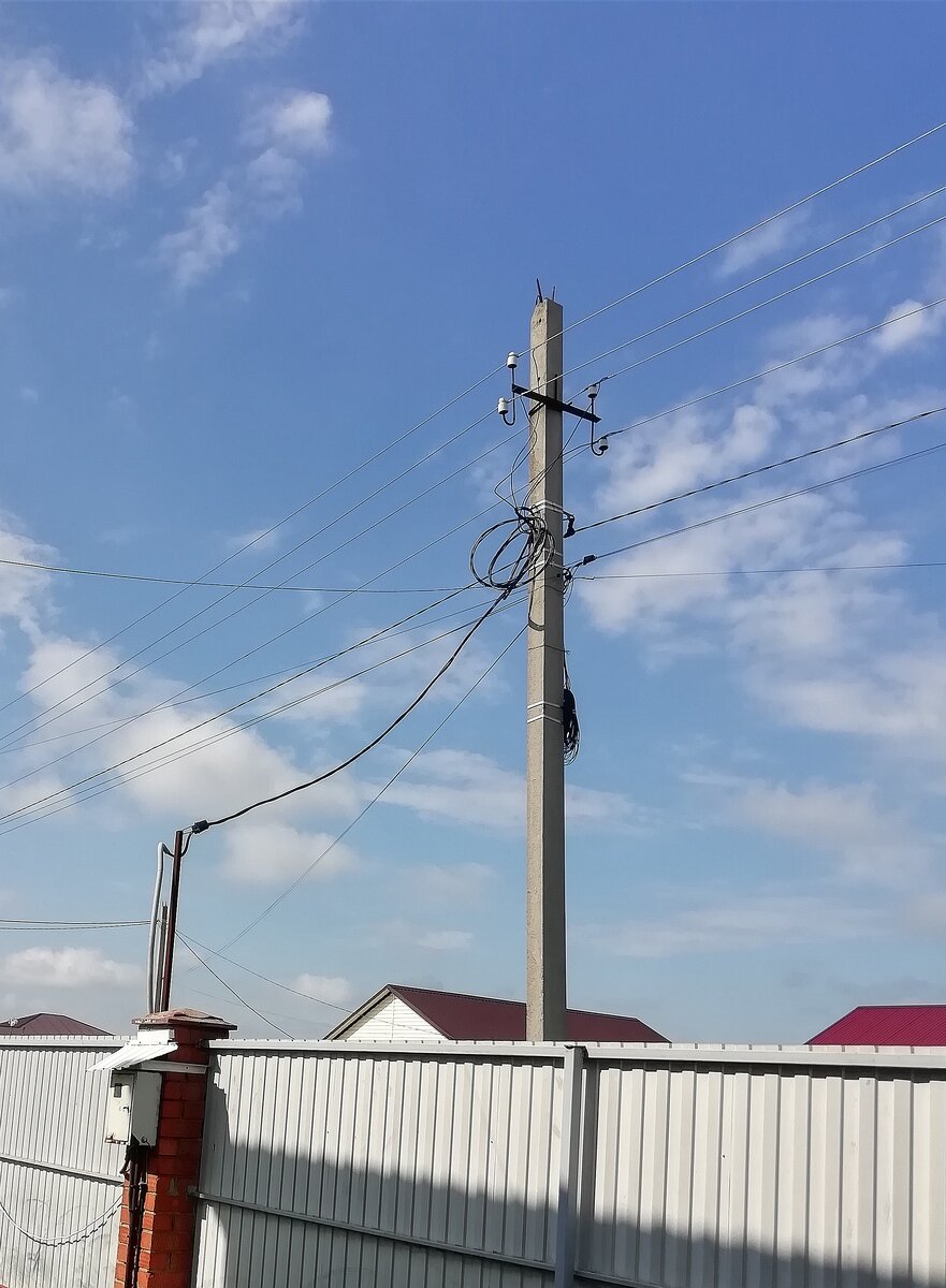 Провели электричество на участок.