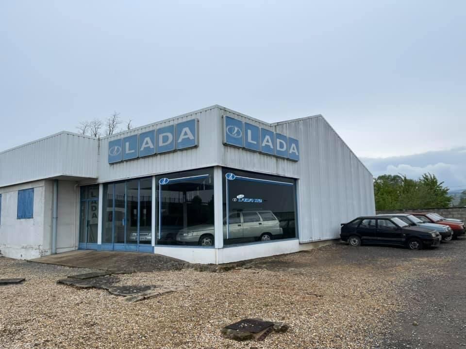 Заброшенный автосалон Лад во Франции.