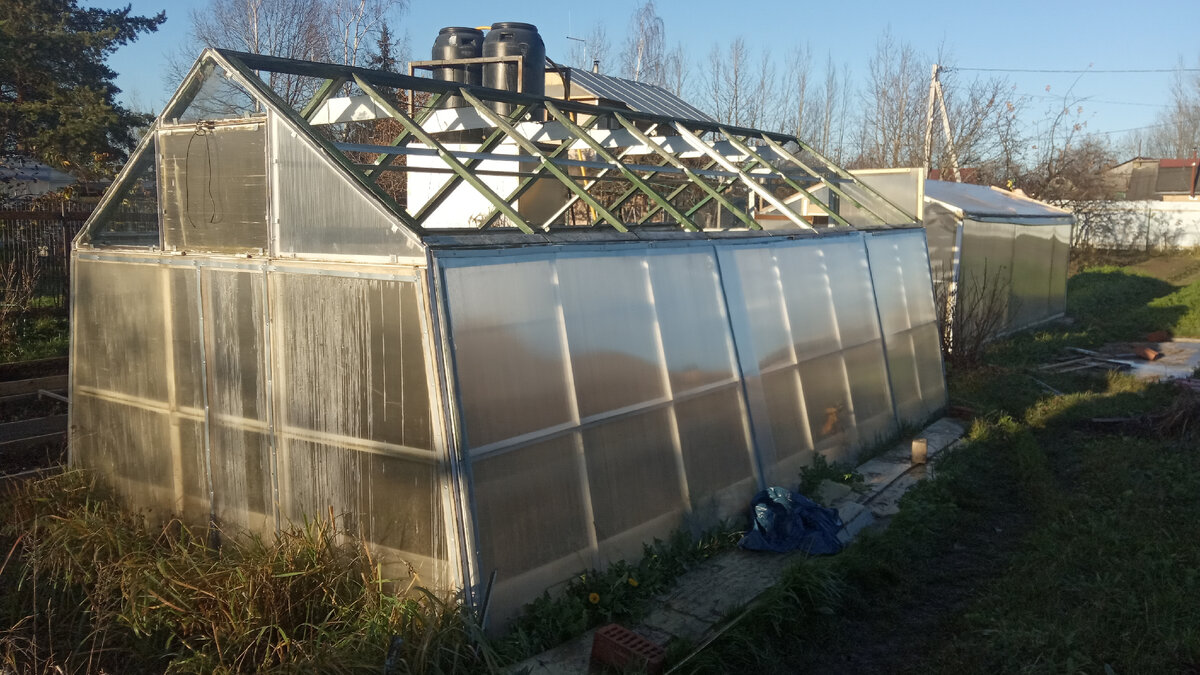 Мои теплицы - на зиму с них сняли пленку