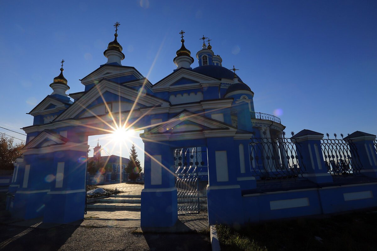 Со стороны главного входа. Фото Бориса Слепнева