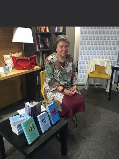 Галина Врублевская. Выступление в "Лавке писателей", СПб, личный архив