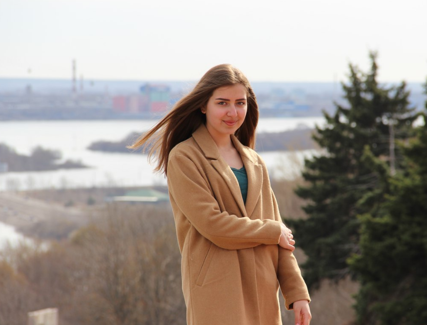 Реальных знакомых в одежде. Фотографию знакомой девушки. Знакомые женщины в одежде. Новое знакомая девушка. Знакомая дама частное.