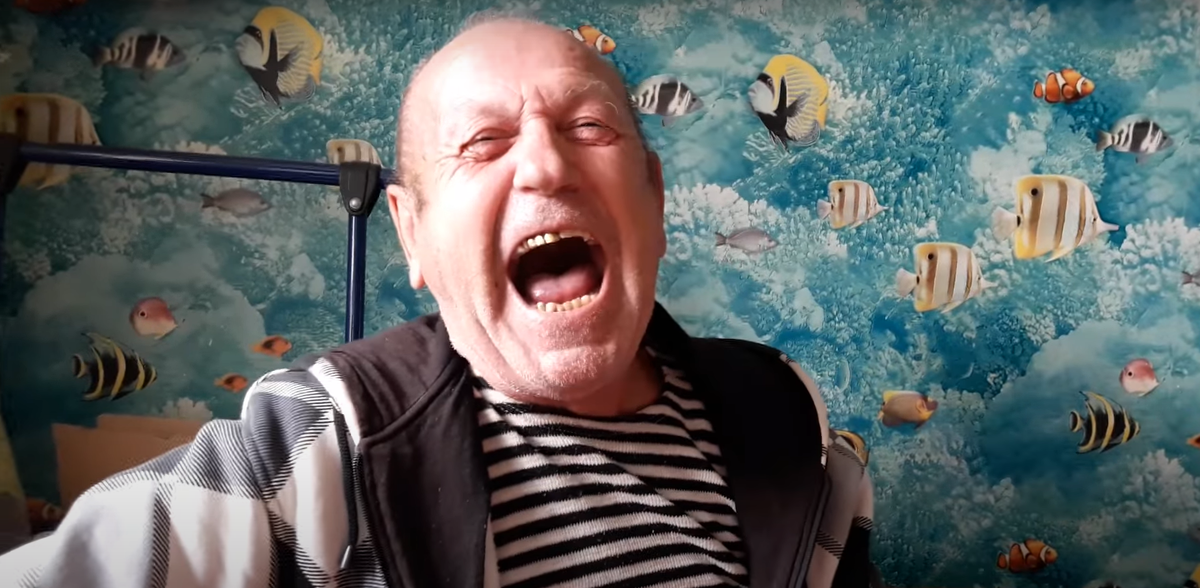 Алексеевич - дед с заводным смехом!