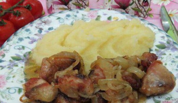 Старая добрая пюрешка со шкварками. Источник: яндекс картинки.