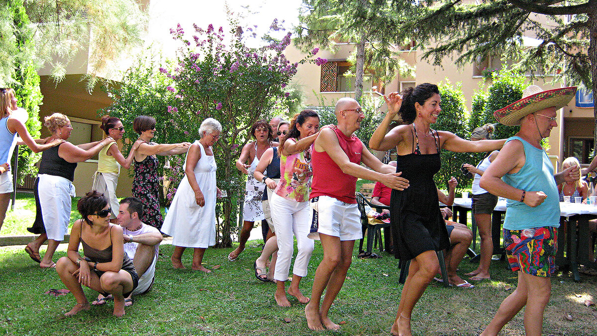 Итальянцы: танцуют и молодые и пожилые