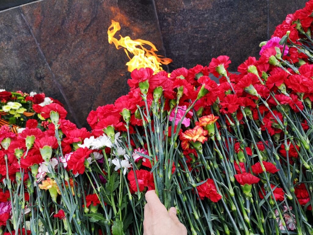 9 мая. Томск. У вечного огня памяти. 
