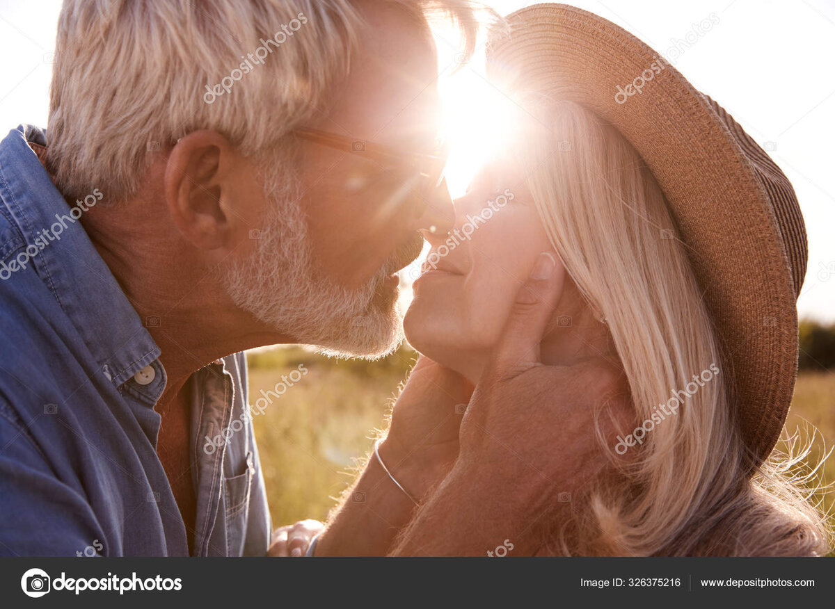 https://st3.depositphotos.com/1037987/32637/i/1600/depositphotos_326375216-stock-photo-loving-mature-couple-countryside-kiss.jpg