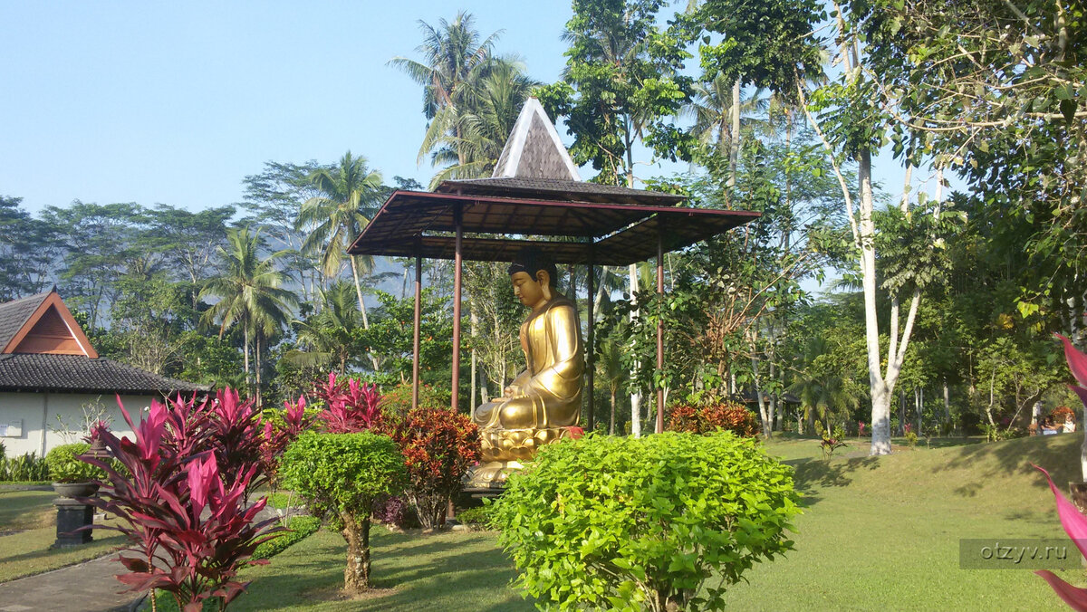 Боробудур, буддийский храм на горе/ Borobudur