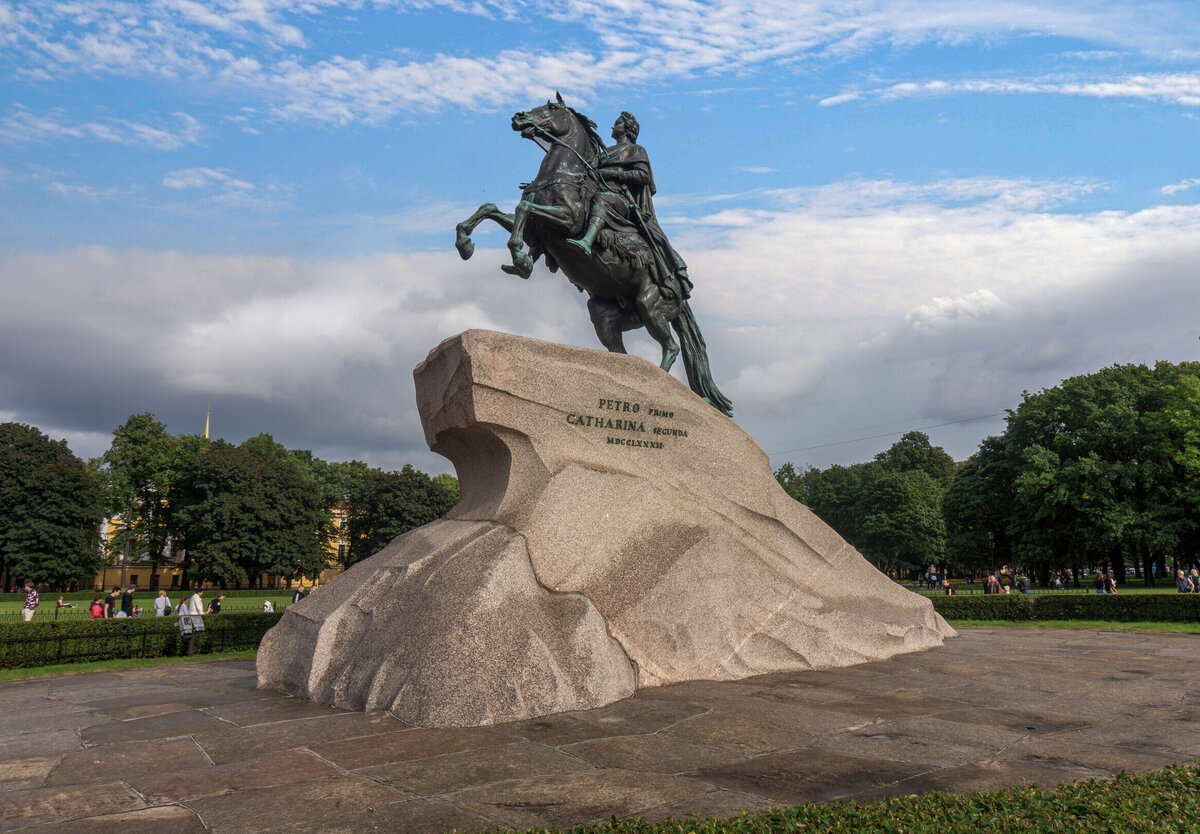 Монумент Петра Великого в Санкт-Петербурге