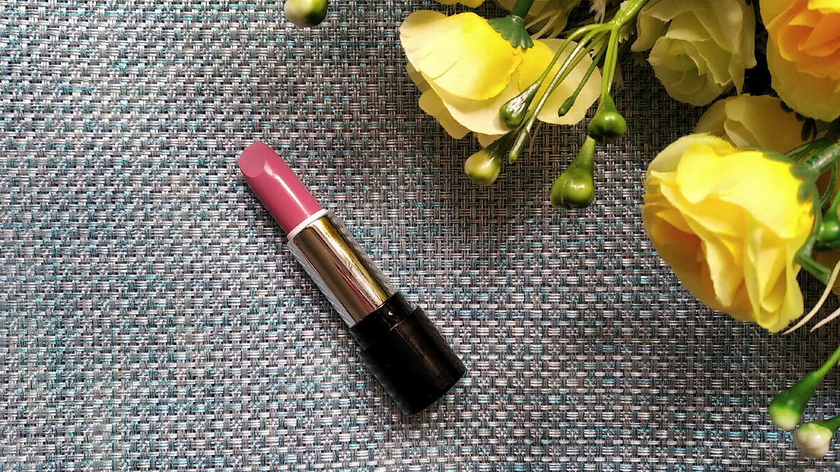 Губная помада увлажняющая Гламур