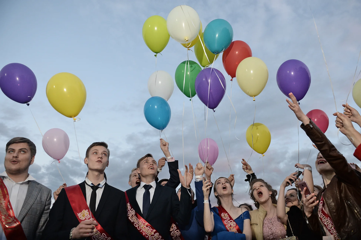 Фото выпускников с шарами