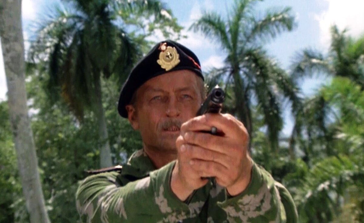 Михаил Ножкин в роли майора Шатохина