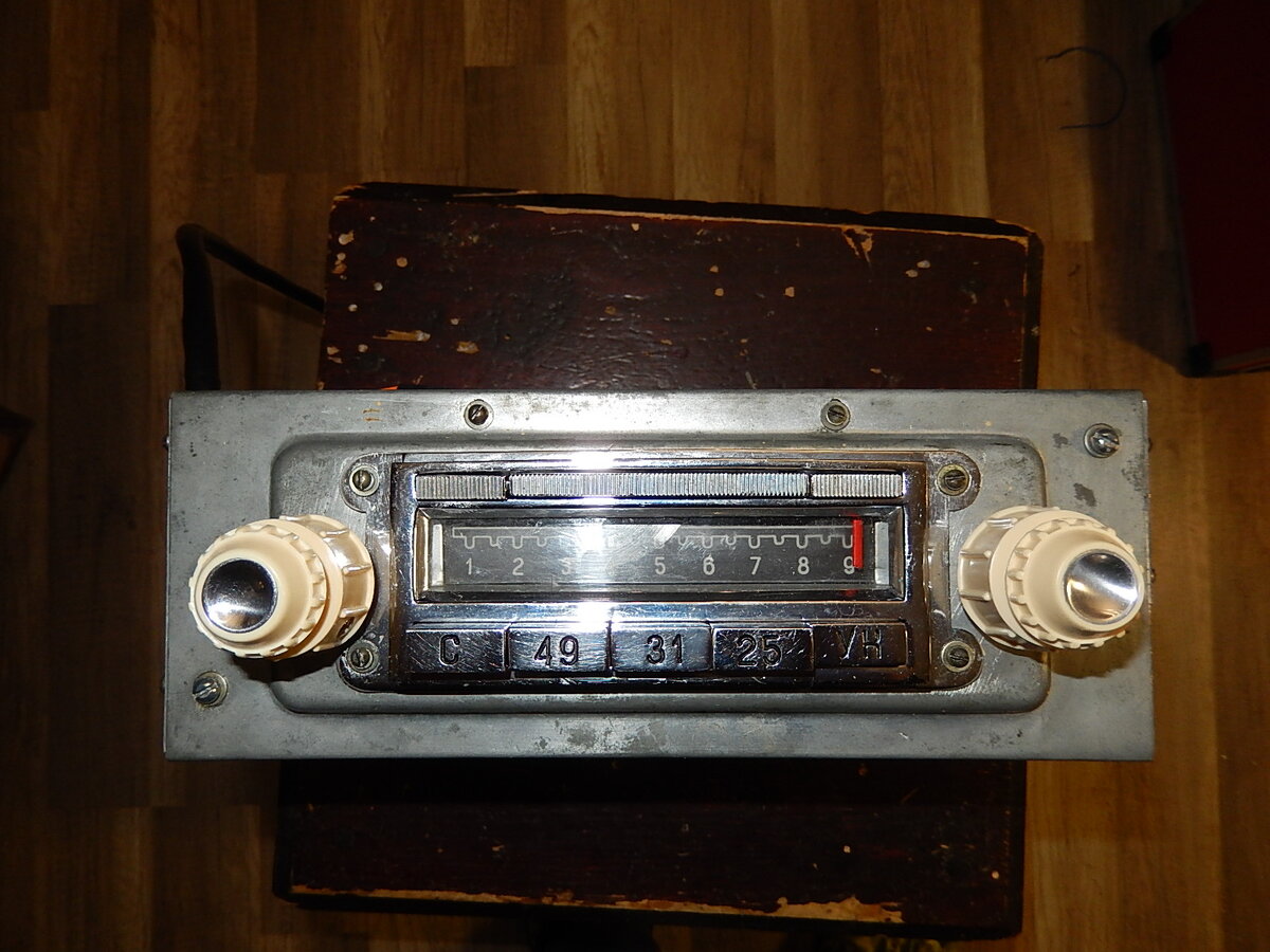 автомобильный радиоприемник А-13 1959 года выпуска.
