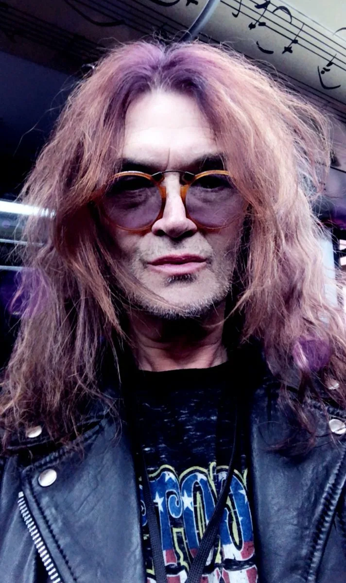 Х ь ю в. Glenn Hughes. Гленн Уильям Хьюз. Гленн Хьюз молодой. Glenn Hughes молодой.