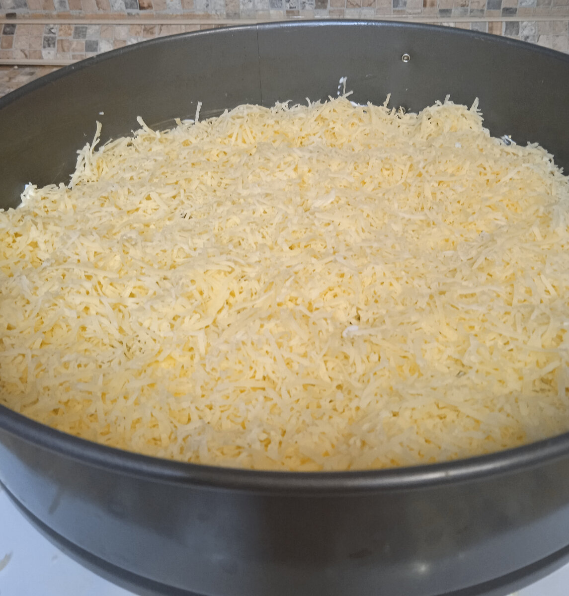 Друзья! Сегодня хочу предложить вам рецепт вкусного салата из курицы. Салат получается нежным, лёгким и воздушным. Очень рекомендую  вам его приготовить.-6