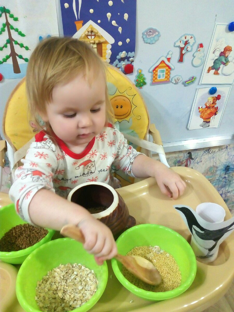 Вероника варит кашку с сорокой-белобокой