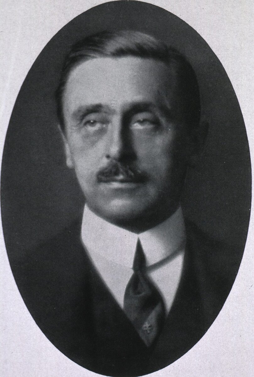 Константин фон Экономо.