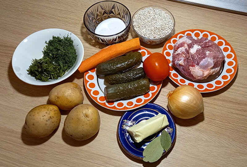 Необходимые продукты для ленинградского рассольника.