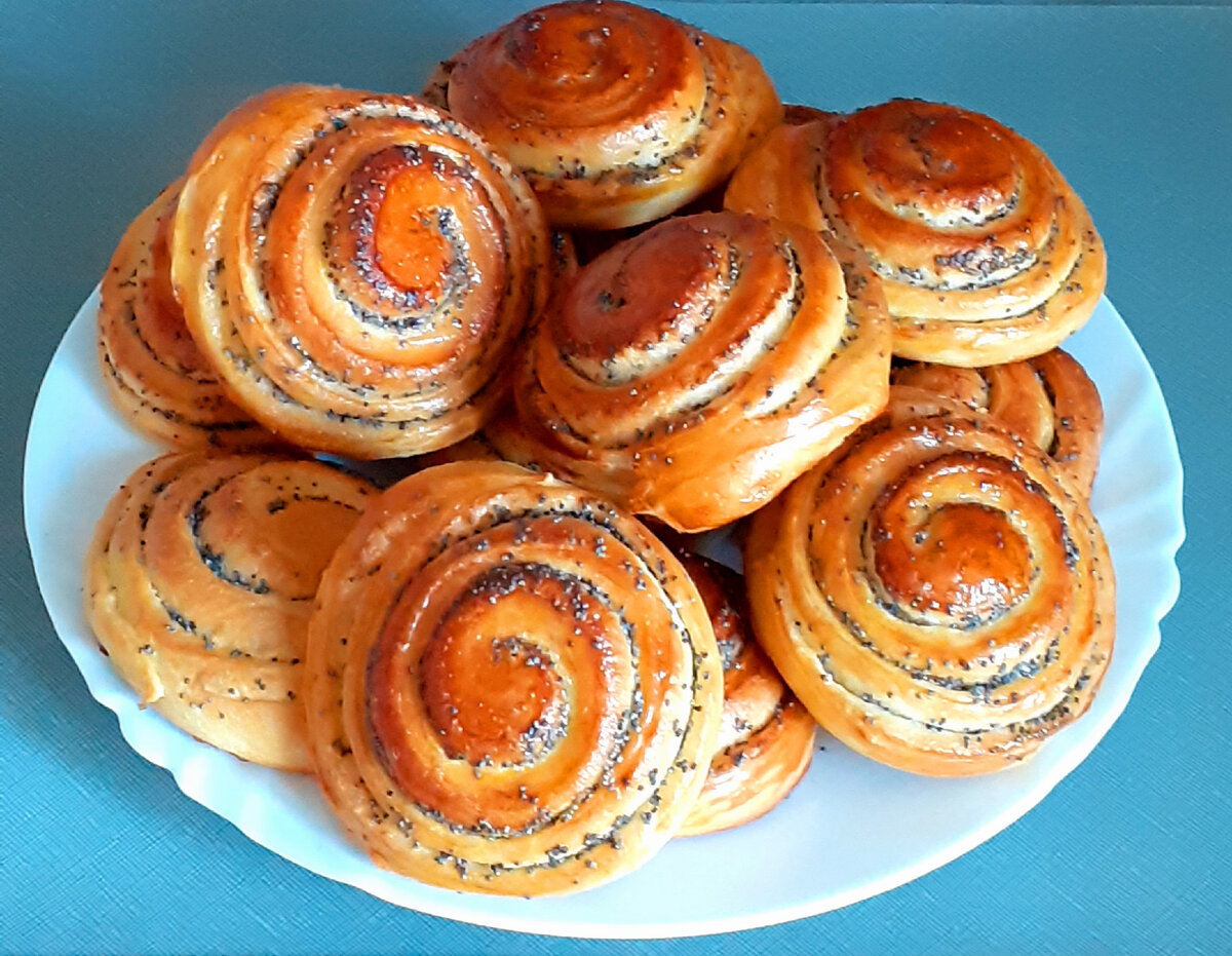 Красивые булочки с маком