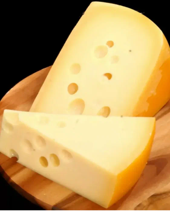 Чудесный аппетитный сыр.