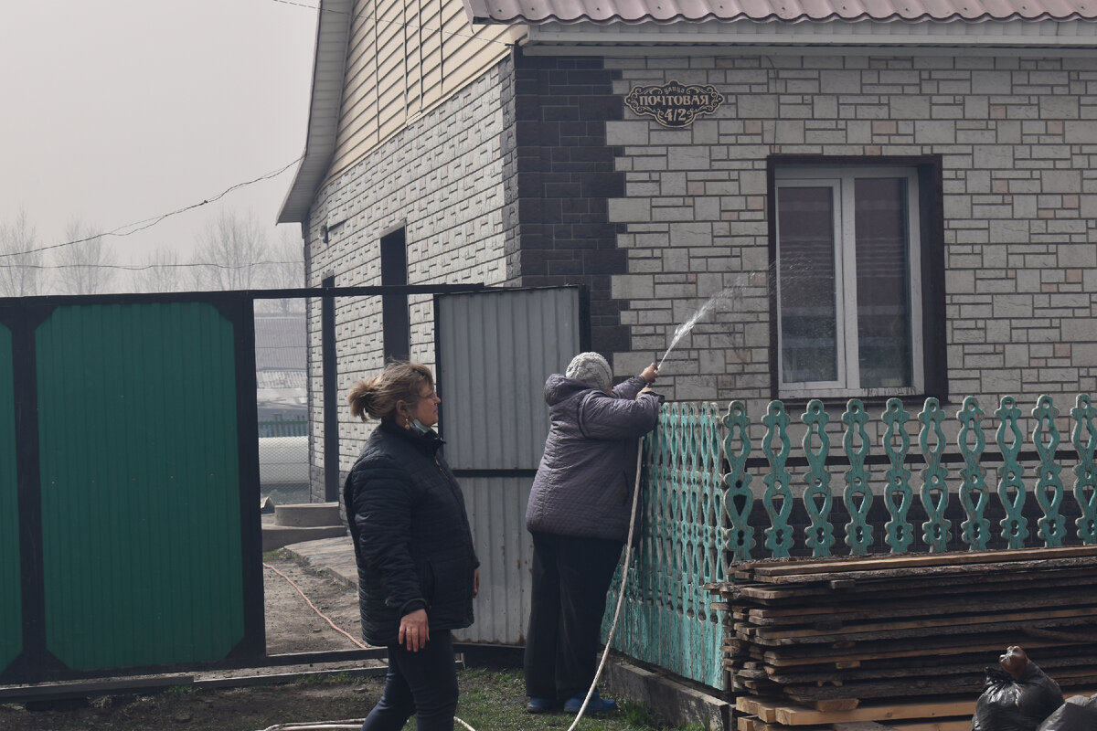 Пожар уничтожил целую улицу в поселке Степной и 2 дома в деревне Холма  Назаровского района | газета 