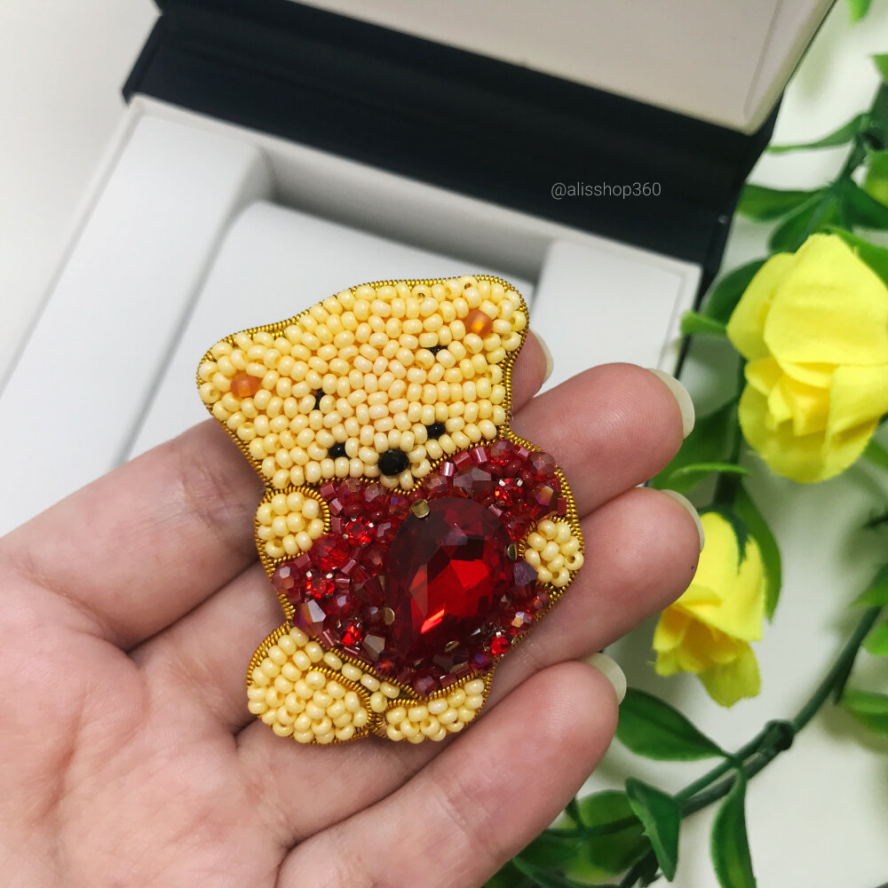 Брошь из бисера "Мишка"