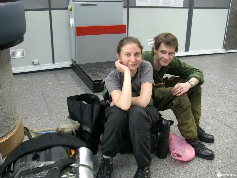 Мы с мужем перед нашим первым путешестивием в Арктику в 2009 году