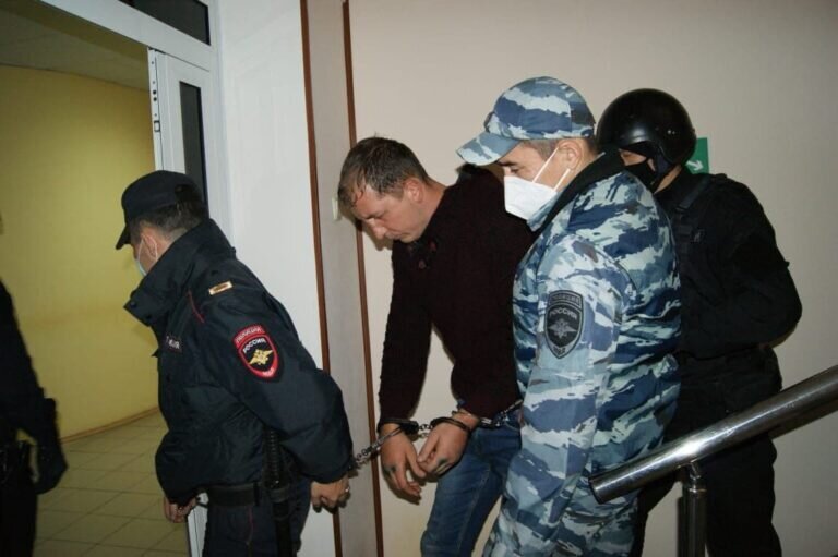    Суд Оренбурга рассмотрит уголовное дело об изнасиловании и убийстве трех студенток в Гае Андрей Севостьянов