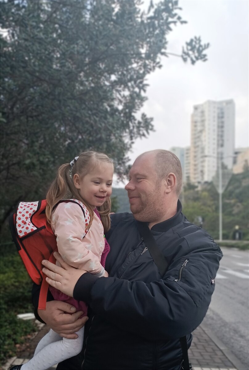 Соня с папой идет в ган