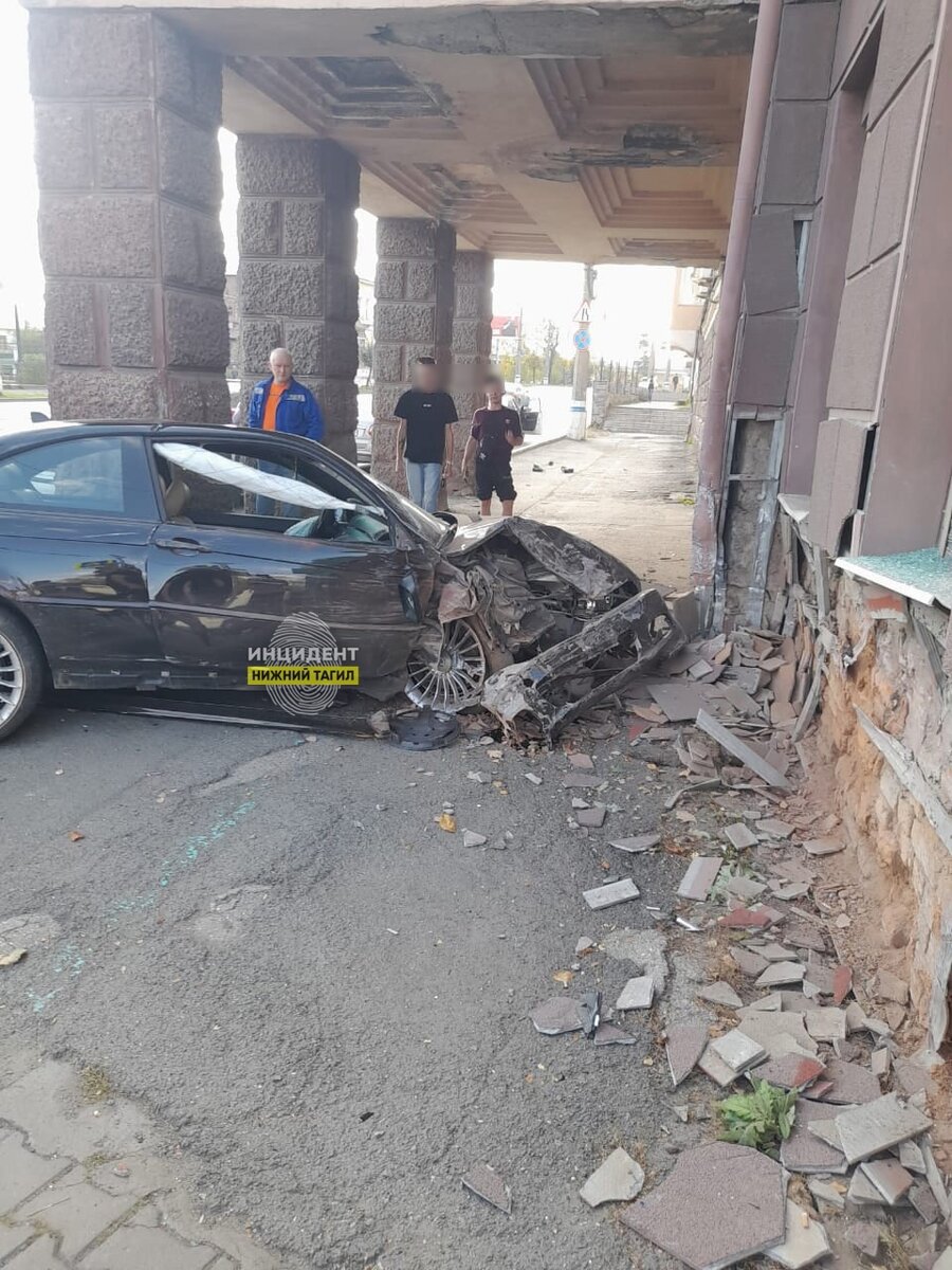 BMW влетел в «Северный Урал»: подробности ДТП в центре Нижнего Тагила |  Новости Нижнего Тагила | Дзен