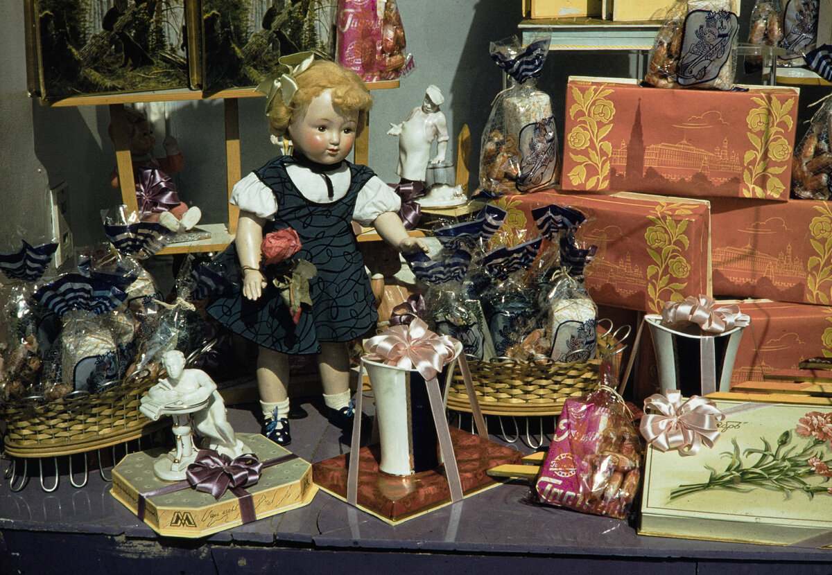 Харрисон Форман. Витрина магазина «Детский мир» в Москве. 1959