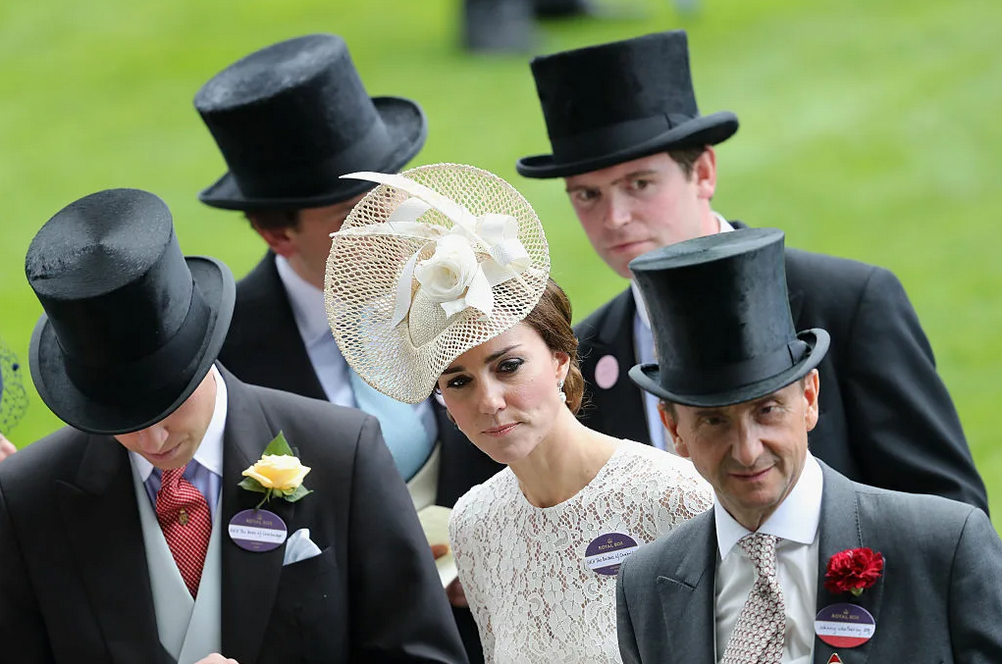 Британская аристократия. Royal Ascot. Королевские шляпы Великобритании. Английские шляпки аристократов. Шляпа аристократа.