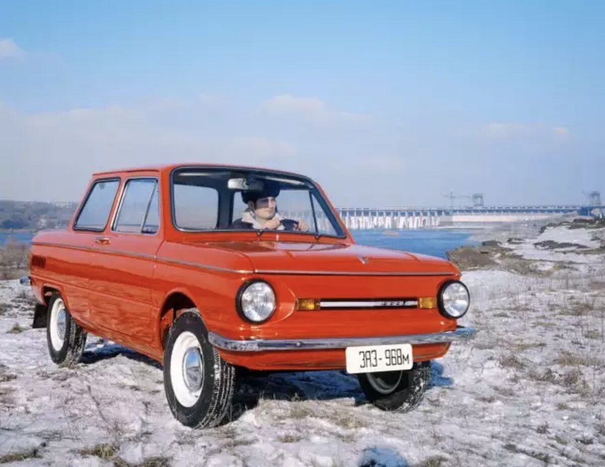 Советская реклама автомобиля «Запорожец». 