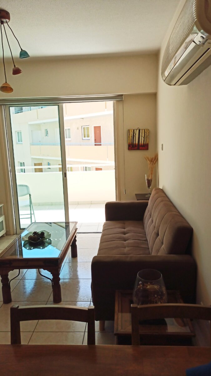 Это общая комната :) Есть еще 2 спальни с 2спальными кроватями :) 