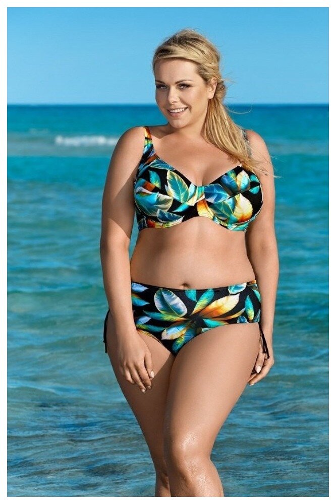 При выборе купальника после 55 лет прежде всего исходите из фигуры