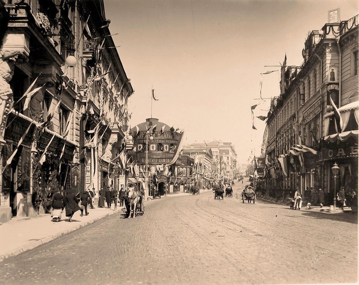 1896 год. Празднично украшенная Тверская улица. 