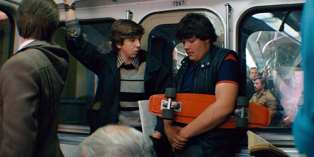 В отличие от Ивана Мирошникова, Николая Базина нельзя назвать фантазёром или романтиком. Кадр из фильма "Курьер". Источник фото - www.mos.ru