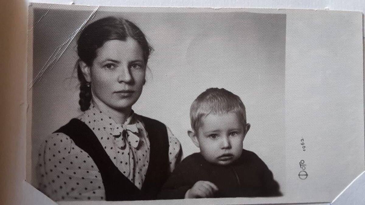 Бабушка Вера 1934 года рождения,с сыном Володей 1960 года рождения,на фото Вове два годика 