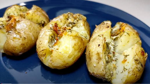 Картофель, запеченный с сырно-грибной начинкой
