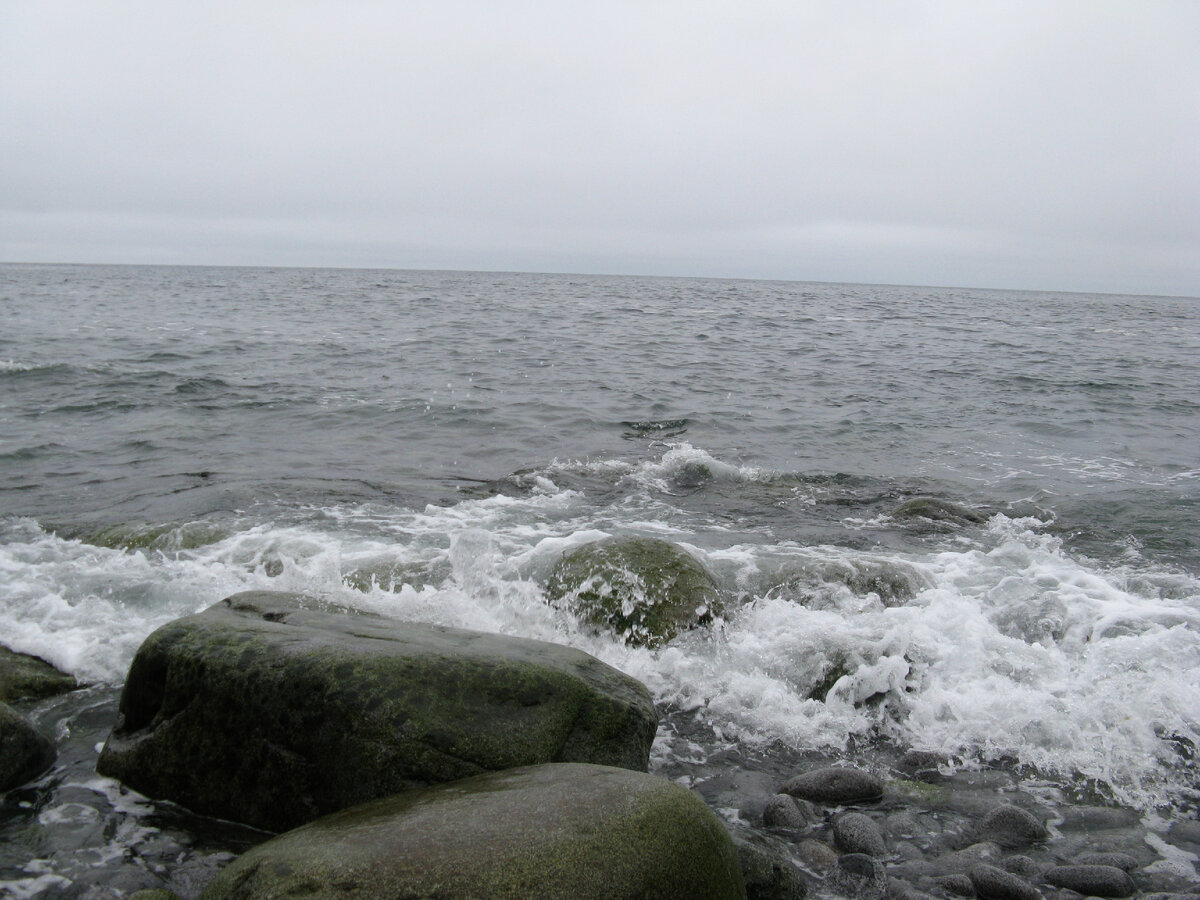 23.07.2008г Бухта Тихая. Вот тут место моего купания. Температура воды до 10 градусов.