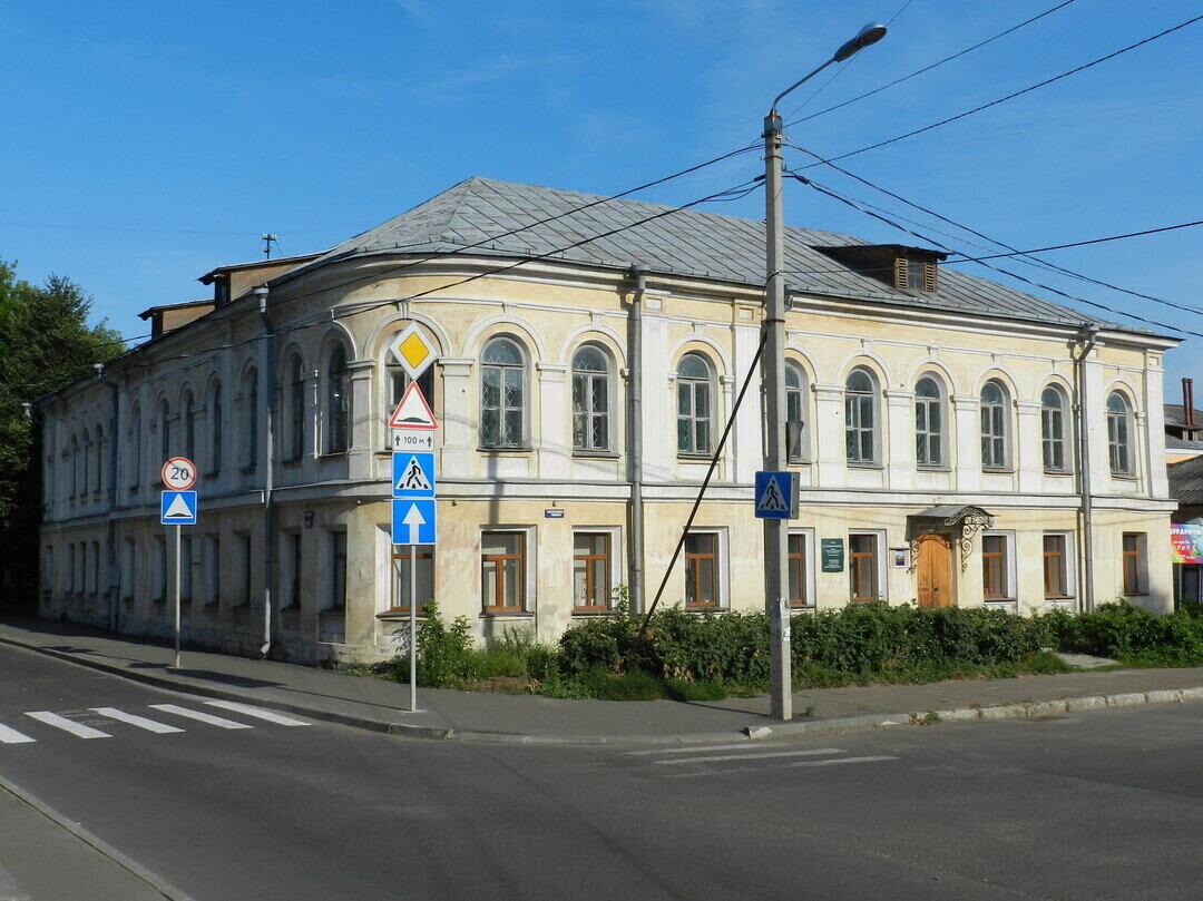  Краткое описание
Тверь, расположенная между Москвой и Санкт-Петербургом, ещё несколько веков назад была одним из крупнейших торговых центров России.-29