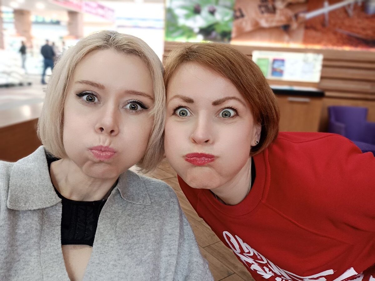 На фото мы с моей любимой подругой Машей ТАФЬЕ демонстрируем прекрасный цвет лица🥰 Фото Маши Тафье