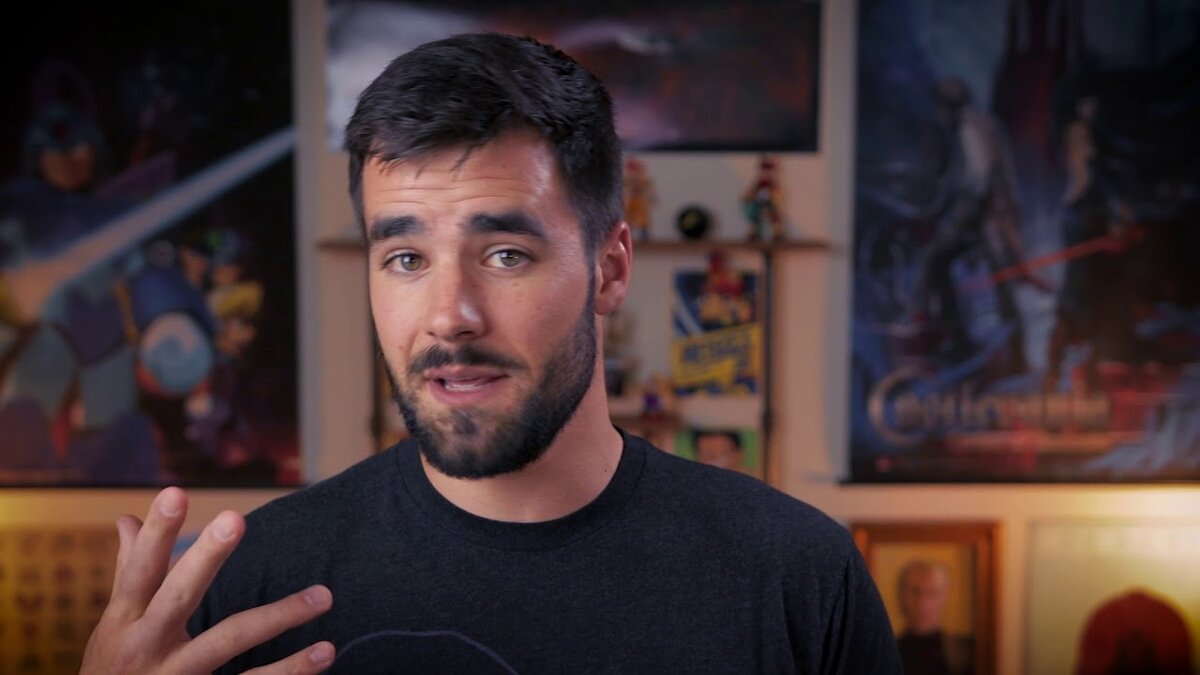  "Про автора канала я скажу кратко. 
И шнец, и жнец, и на дуде игрец. Обожаю его контент"