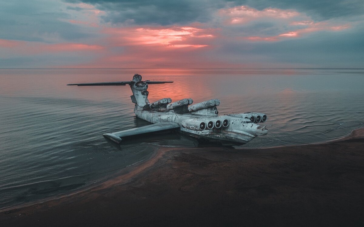 Самолет в каспийском море