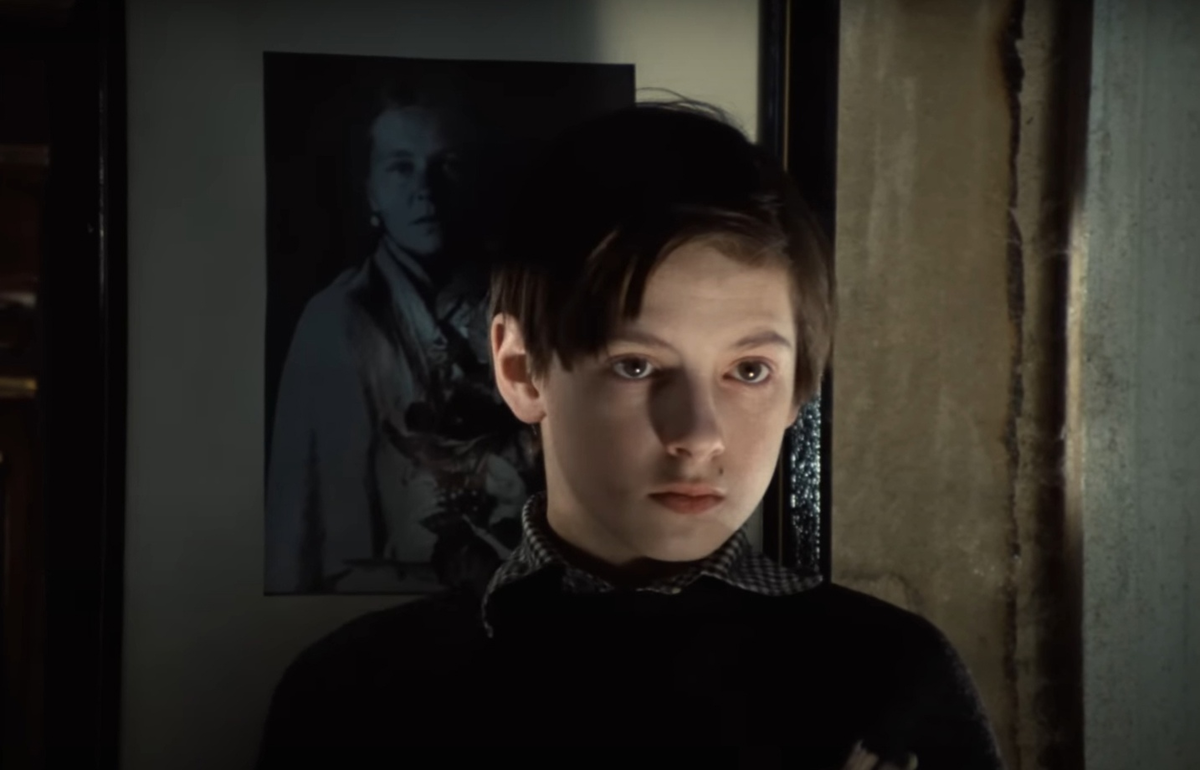 Игнат - И.Данильцев. Обратите внимание: сзади фото Марии Ивановны Вишняковой, матери Тарковского. 