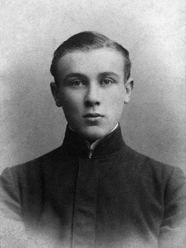 Михаил Булгаков в юности.