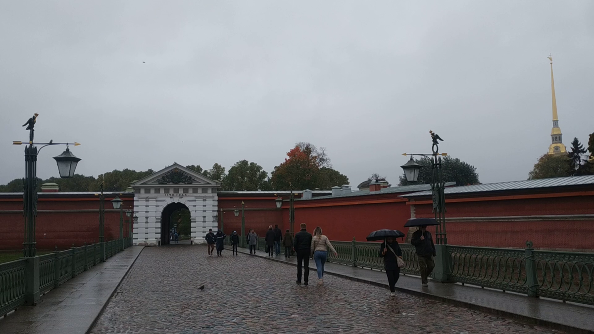 Иоанновский мост и ворота
