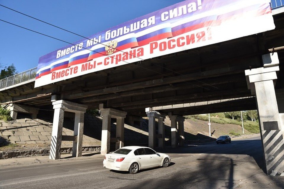     ДНР и ЛНР вошли в состав России в статусе республик с русским языком в качестве государственного